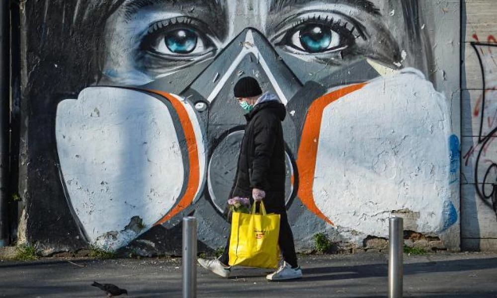 ΠΟΥ: "Ο ιός θα είναι μαζί μας για πολύ καιρό"